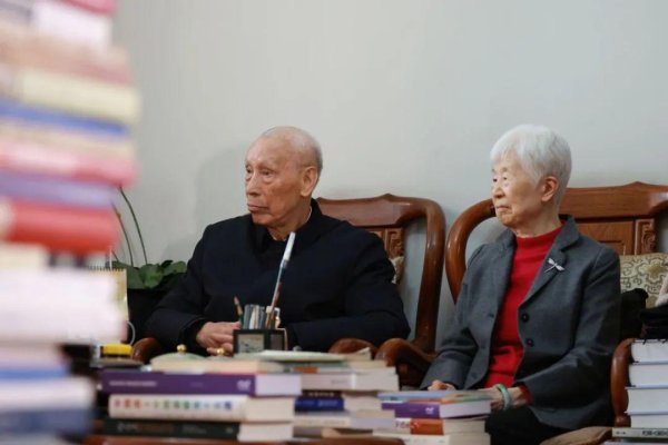 胜亿优配 北大教授夫妇, 一生相守在书房